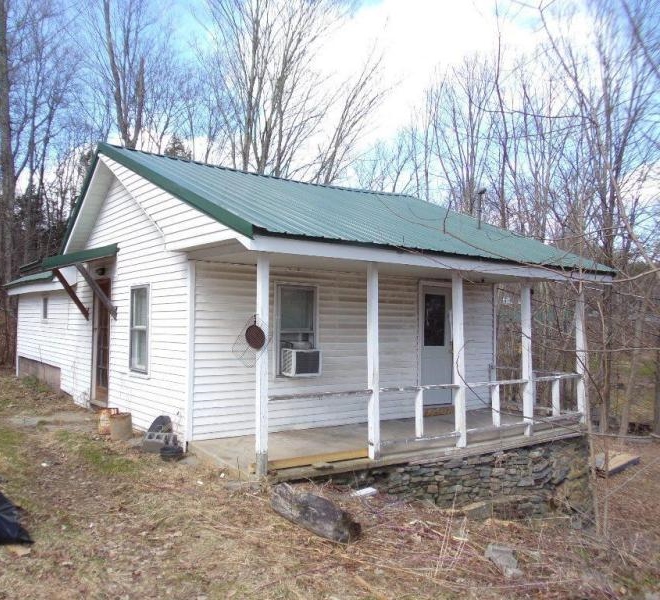 313 Hollisterville Hwy-Moscow Farmhouse on 2.51 Acres