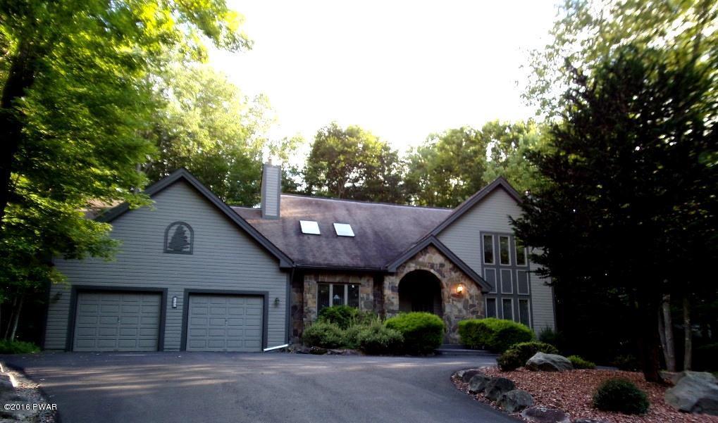 589 Pocono Court - Huge Hideout Contemporary with Garage