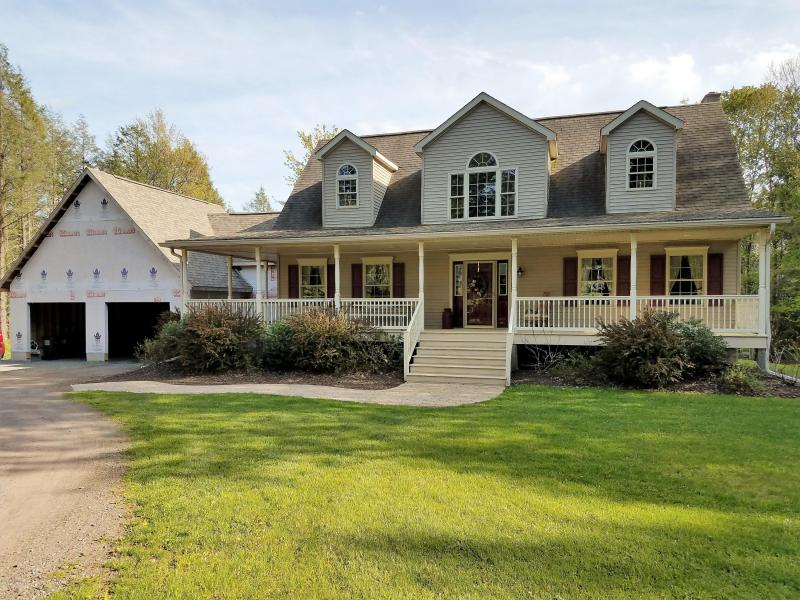 188 Goose Pond Road-Inviting Cape Cod on 4+ Acres,Lake Ariel PA
