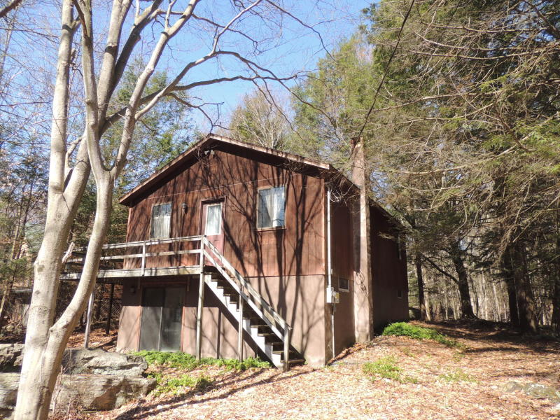 2857 Applegate Rd, Lake Ariel PA-Cozy&Quiet Raised Ranch in The Hideout Community