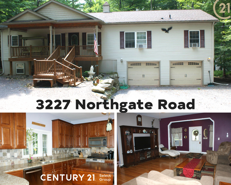 3227 Northgate Road, Lake Ariel PA: Fantastic Hideout Community Ranch with Garage